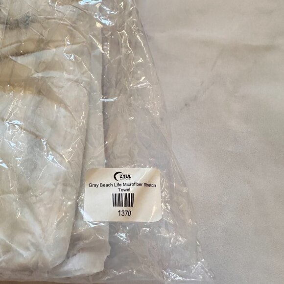 NWOT Zyia Beach Life Microfiber Stretch Towel in Gray - Picture 6 of 6